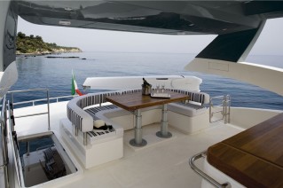 ULISSE -  Flybridge Dining